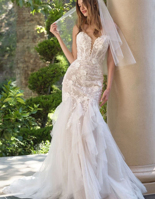 Load image into Gallery viewer, Strapless Mermaid Bridal Gown
